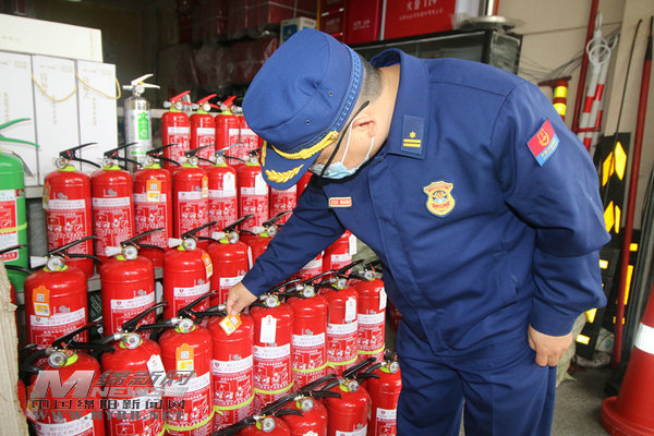 嚴(yán)管消防產(chǎn)品 筑牢安全防線——綿陽消防深入銷售點(diǎn)開展產(chǎn)品質(zhì)量監(jiān)管專項(xiàng)行動(dòng)